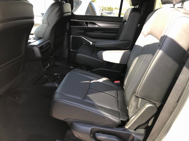 New 2025 Jeep Wagoneer Series II w/ Convenience Group I image 15