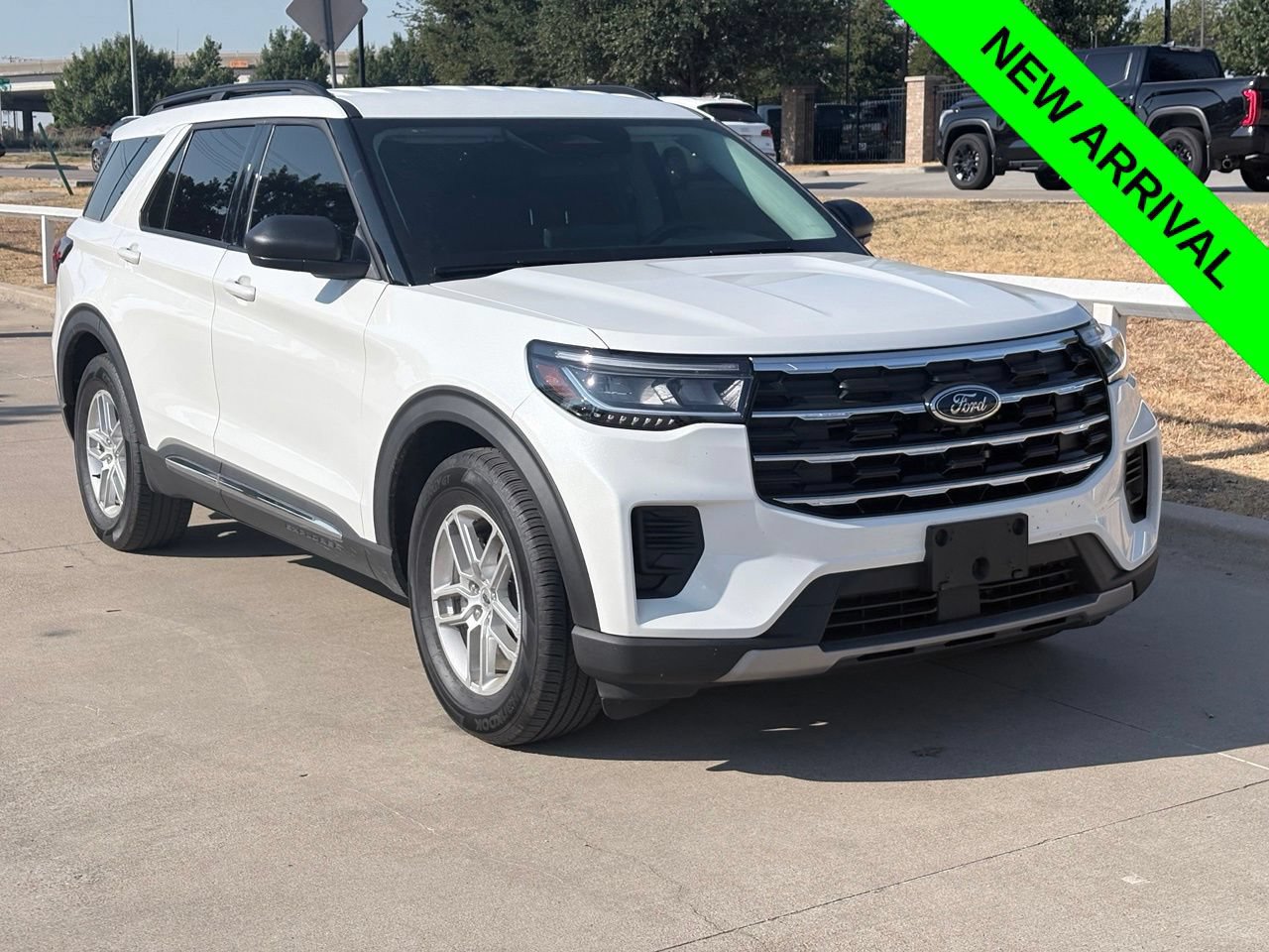 Used 2025 Ford Explorer Active RWD image 1