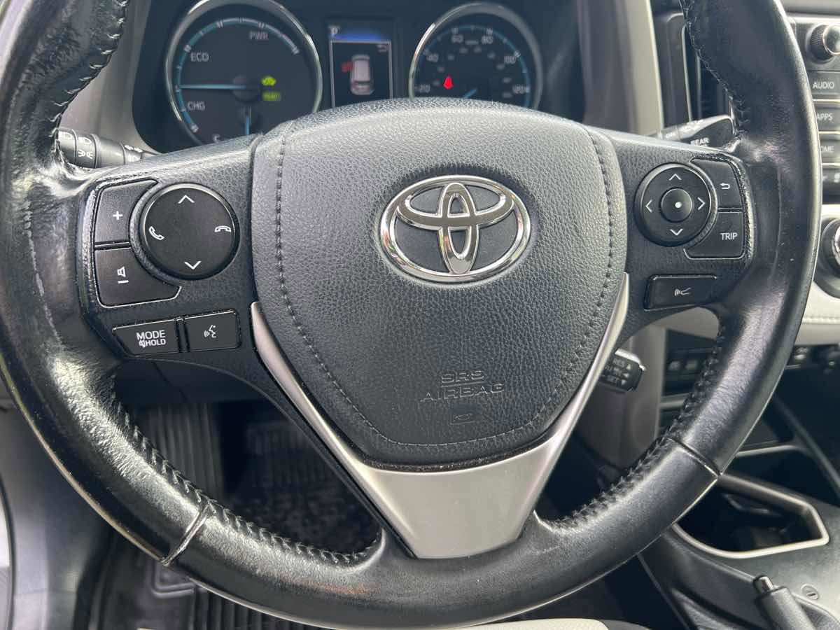 Used 2018 Toyota RAV4 XLE image 4
