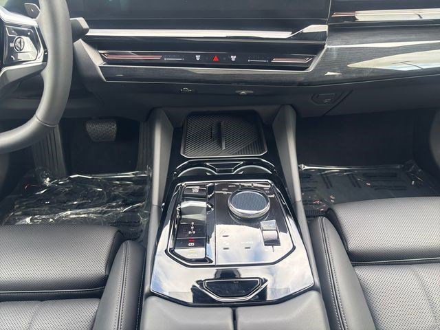 Used 2026 BMW 530i xDrive AWD/4WD image 17