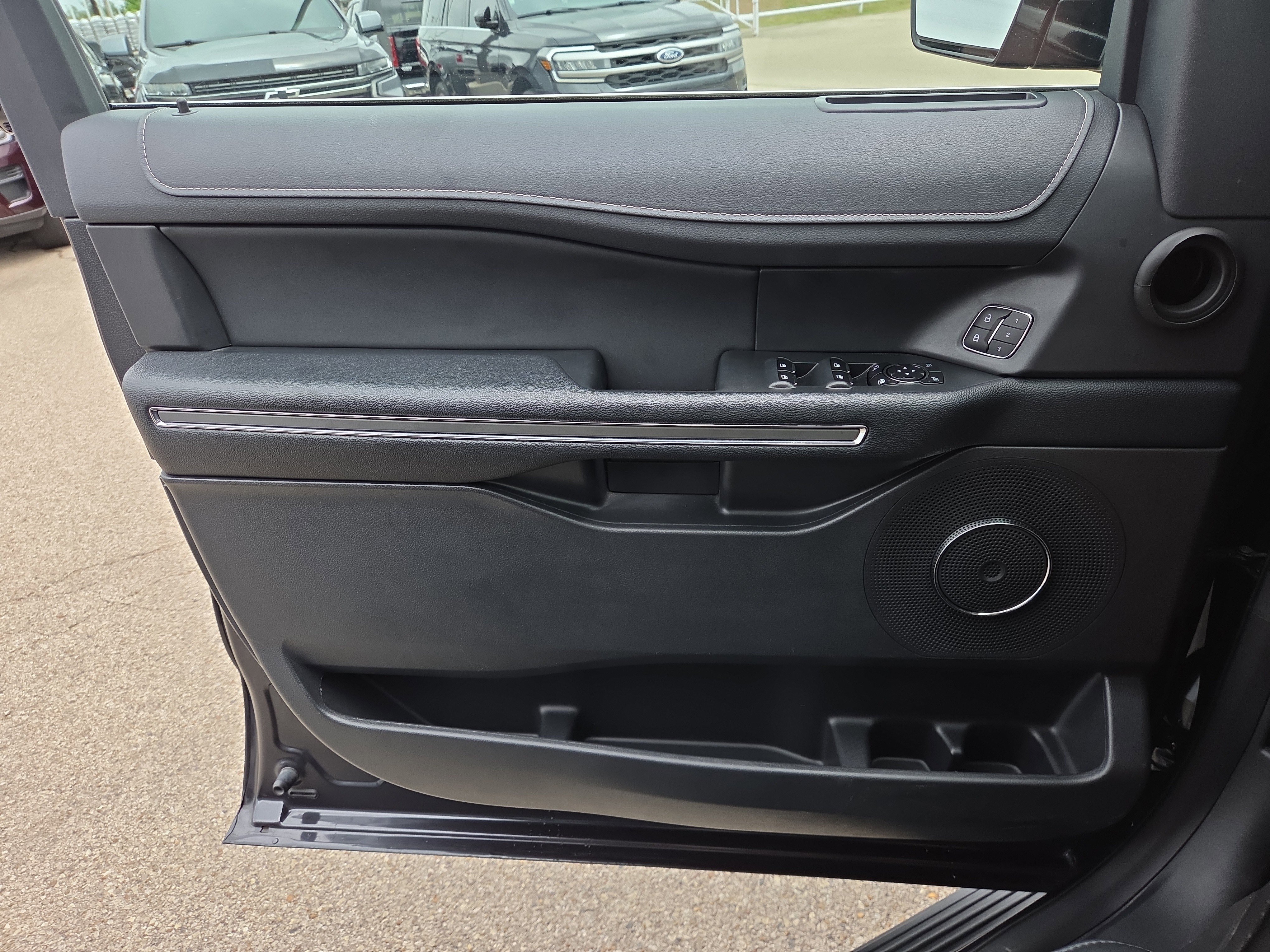 Used 2024 Ford Expedition XLT RWD image 19