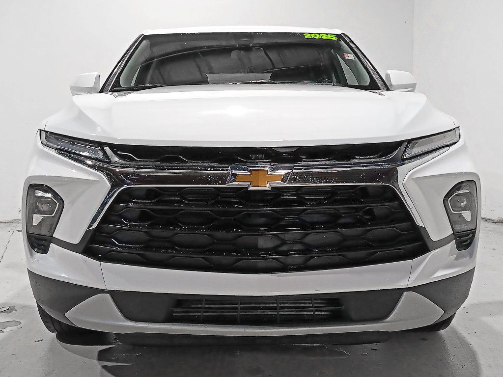 Used 2025 Chevrolet Blazer LT FWD image 2