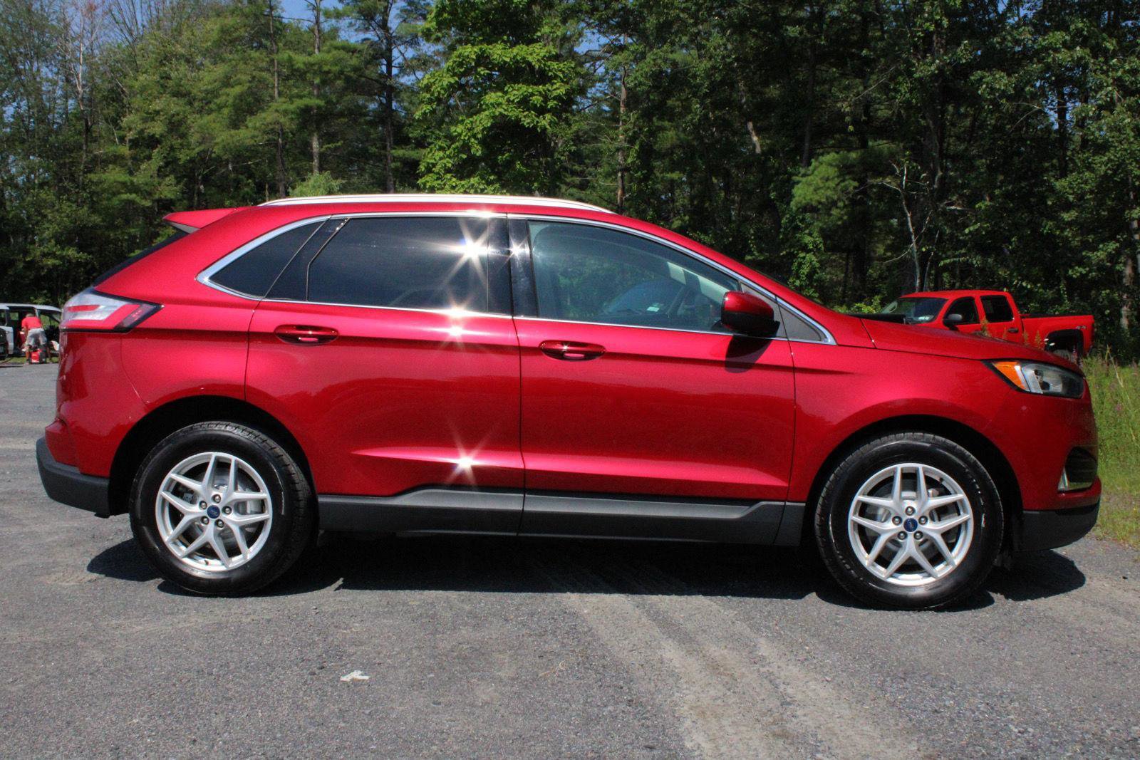 Used 2021 Ford Edge SEL w/ Convenience Package image 3