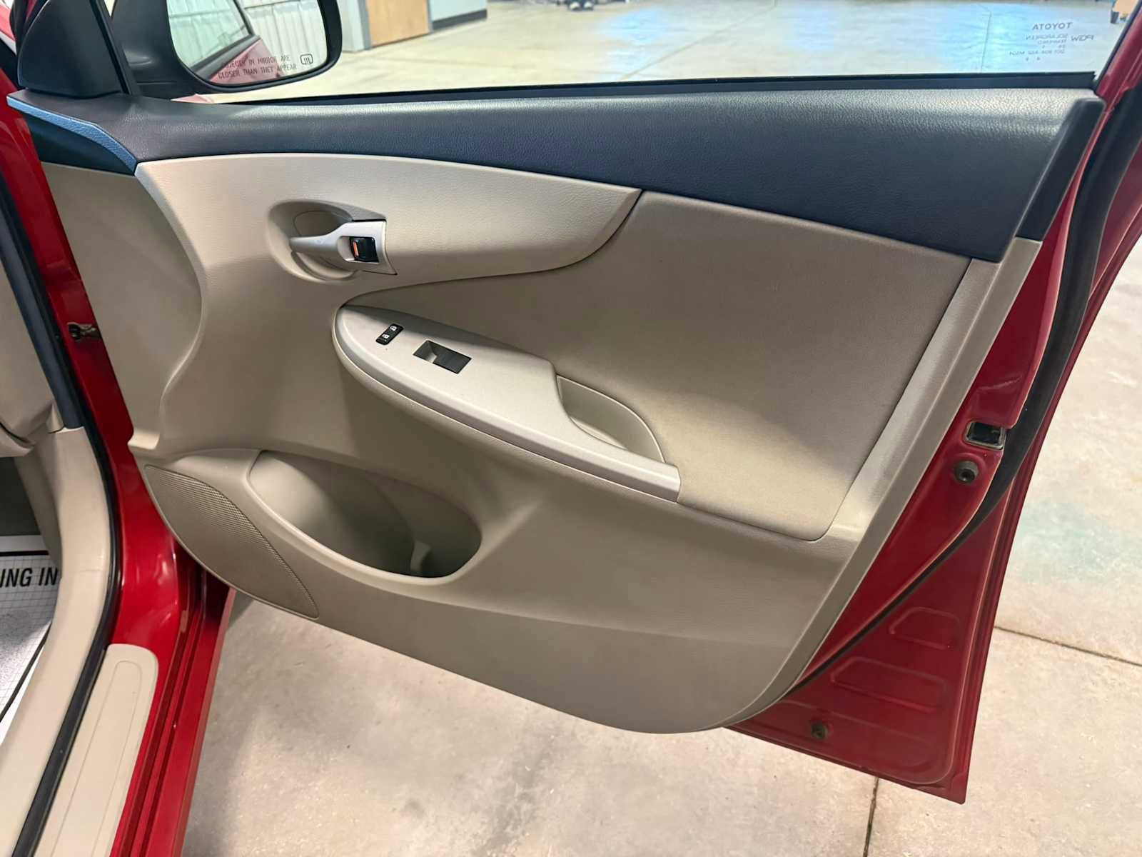 Used 2012 Toyota Corolla LE FWD image 28