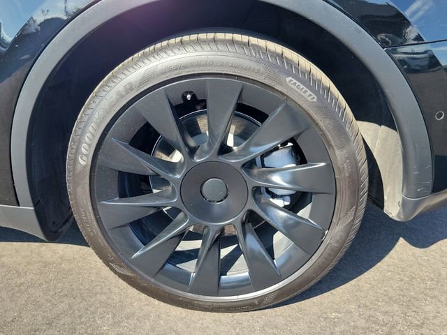 Used 2022 Tesla Model Y Long Range image 6