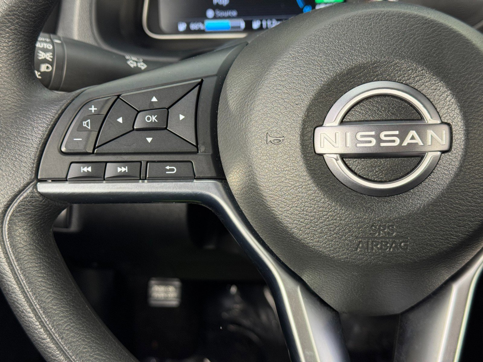 Used 2025 Nissan Leaf S image 19