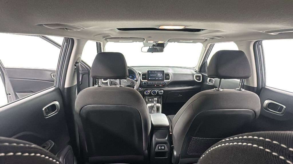 Used 2025 Hyundai Venue SEL image 17