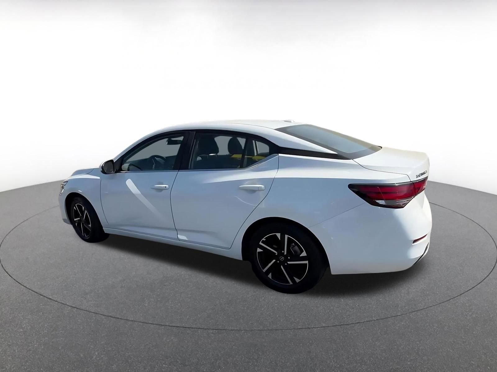 Used 2025 Nissan Sentra SV image 10