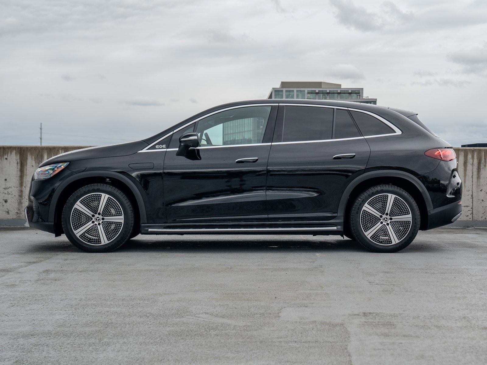 Used 2024 Mercedes-Benz EQE 350+ 4MATIC SUV w/ Driver Assistance Package image 4