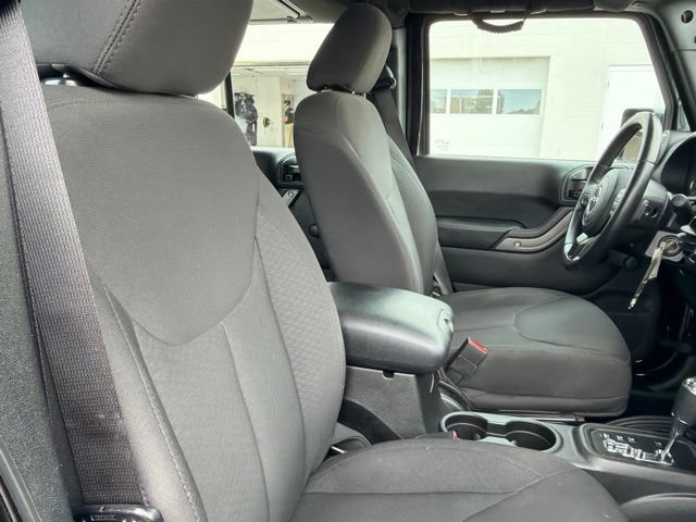Used 2016 Jeep Wrangler Unlimited Sport w/ Connectivity Group AWD/4WD image 23