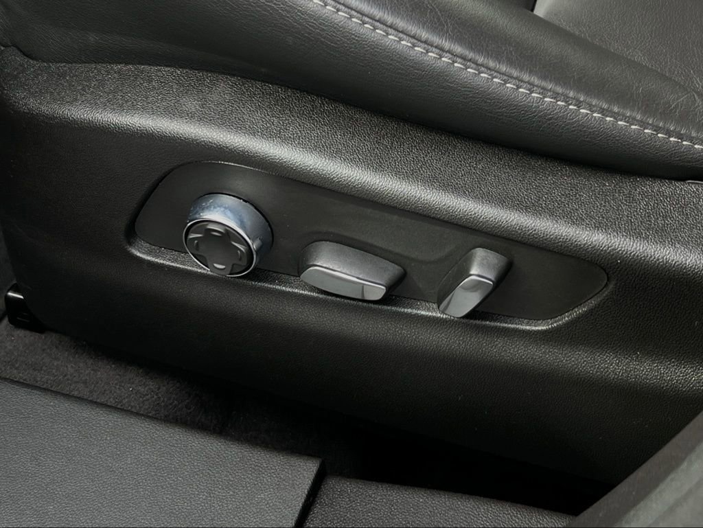 Certified 2025 Cadillac XT4 Premium Luxury image 7