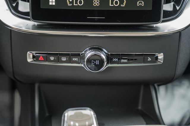 New 2026 Volvo XC90 B6 Plus w/ Protection Package Premier AWD/4WD image 23