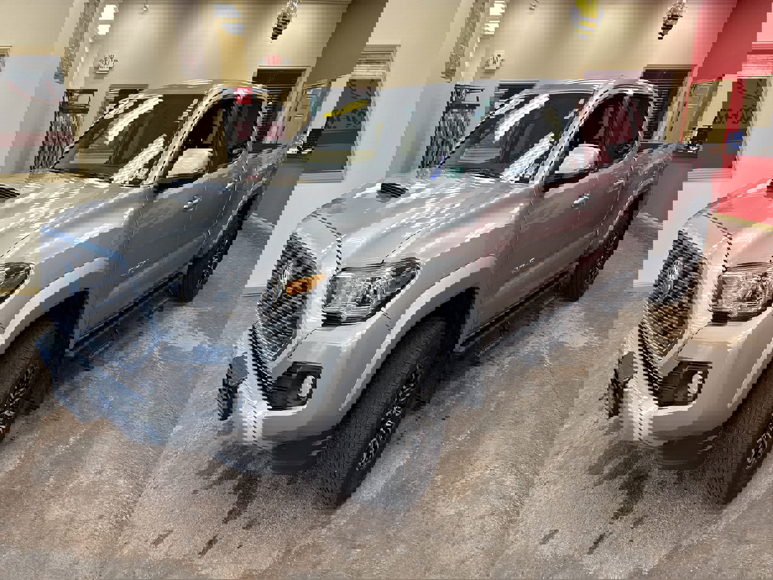 Used 2023 Toyota Tacoma TRD Sport image 3