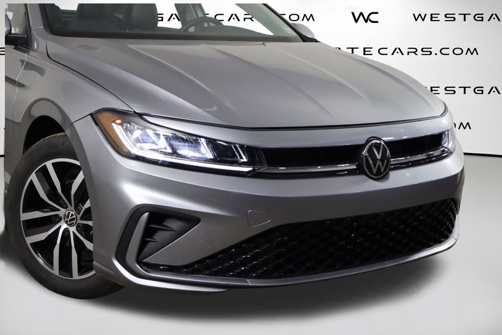 Used 2025 Volkswagen Jetta SE image 44
