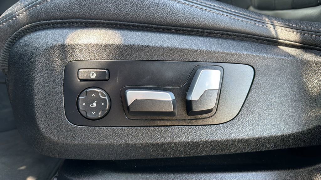 Used 2022 BMW X5 xDrive40i w/ Premium Package image 15