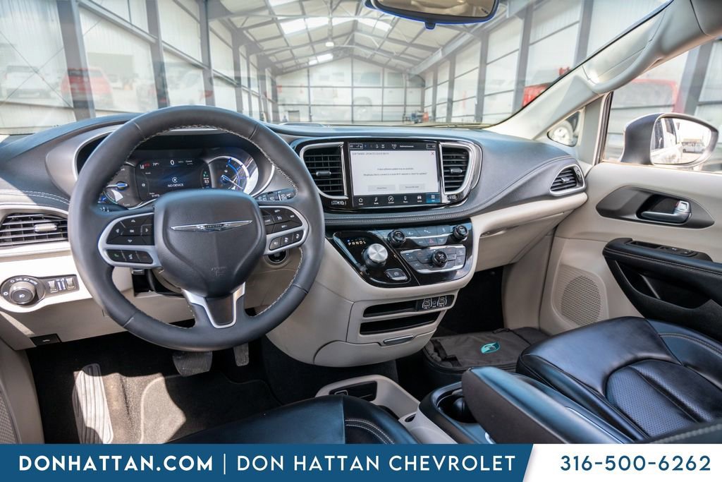 Used 2023 Chrysler Pacifica Touring-L image 22