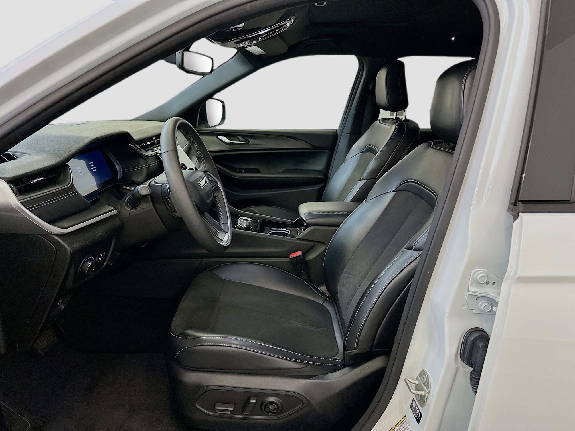 Used 2023 Jeep Grand Cherokee L Laredo image 13