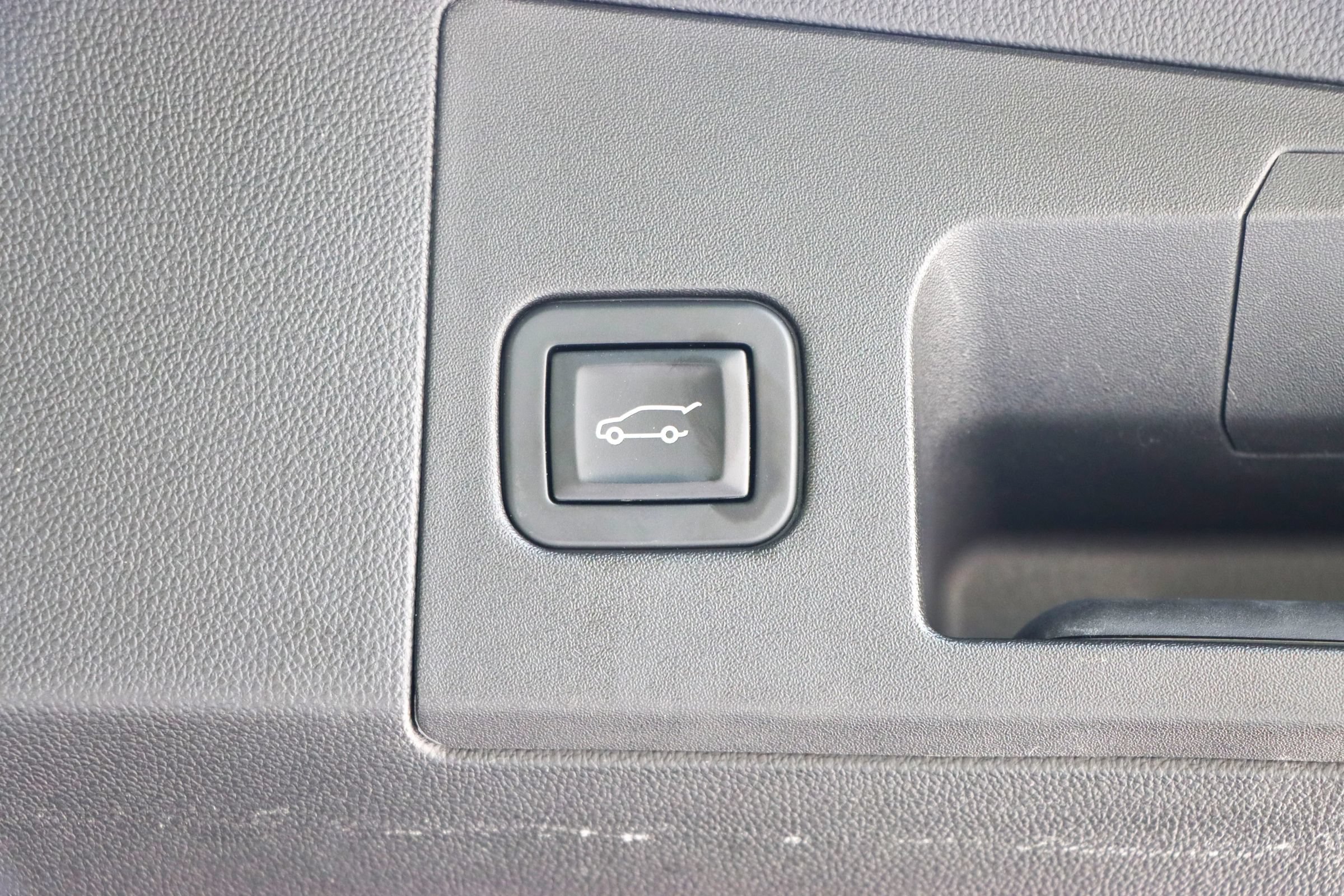 Used 2018 Cadillac XT5 Premium Luxury FWD image 25