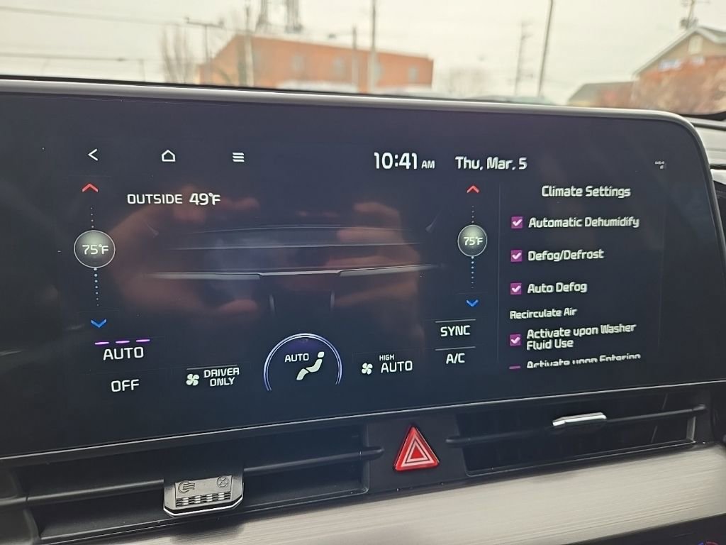 Used 2023 Kia Sportage EX w/ EX Premium Package image 32