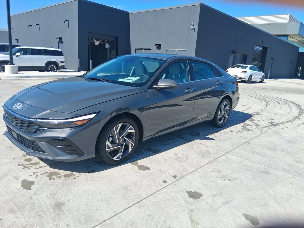 New 2025 Hyundai Elantra Limited image 1