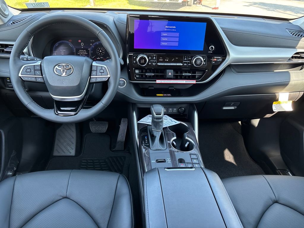 New 2026 Toyota Highlander Platinum image 27
