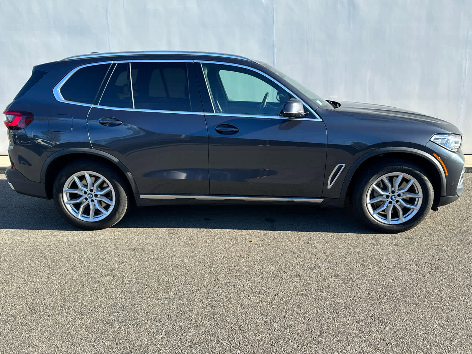 Used 2021 BMW X5 xDrive45e w/ Executive Package image 3