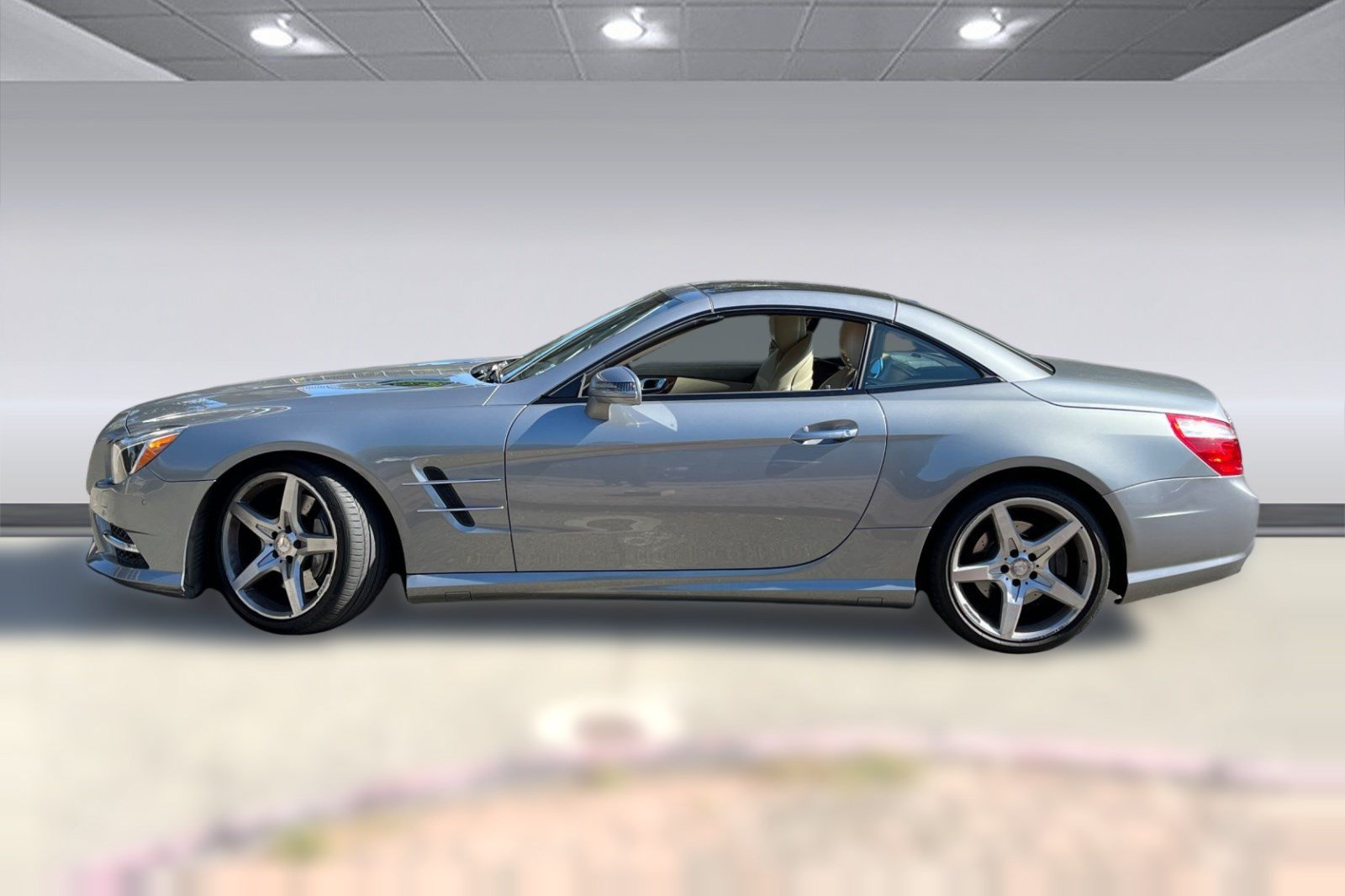 Used 2013 Mercedes-Benz SL 550 image 2