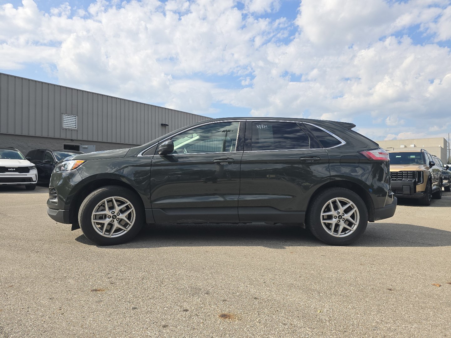 Used 2024 Ford Edge SEL AWD/4WD image 11