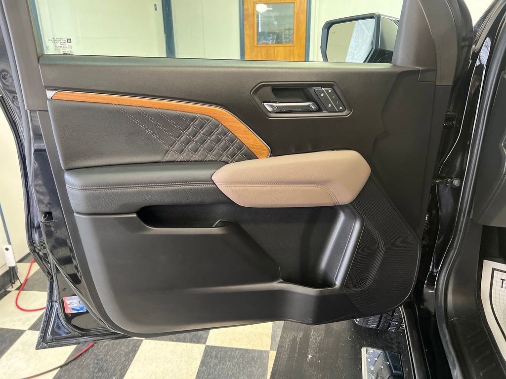 Used 2025 GMC Canyon Denali image 45