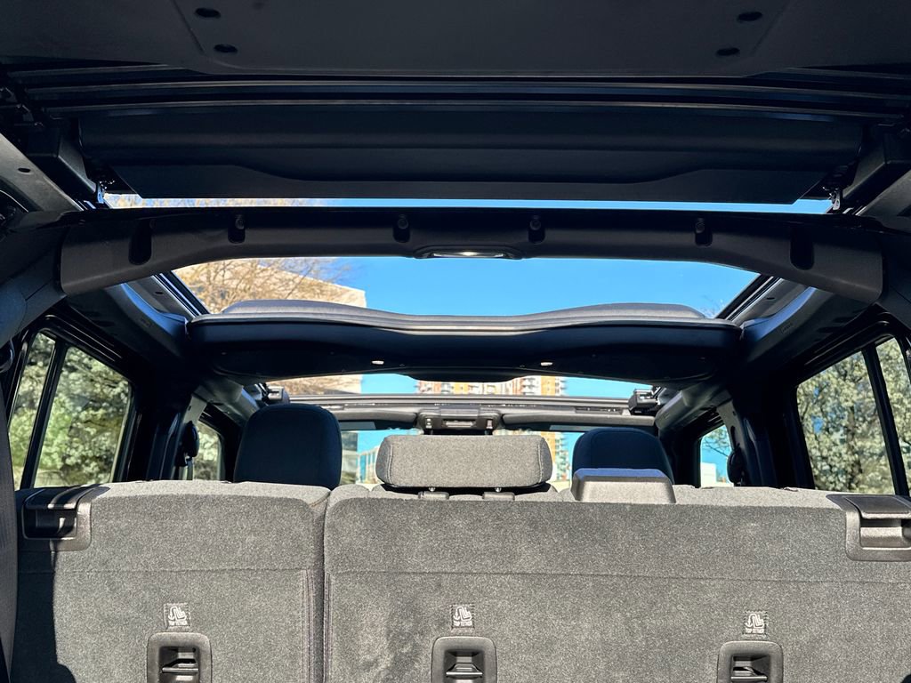 Used 2025 Jeep Wrangler Unlimited Sahara w/ Safety Group image 7