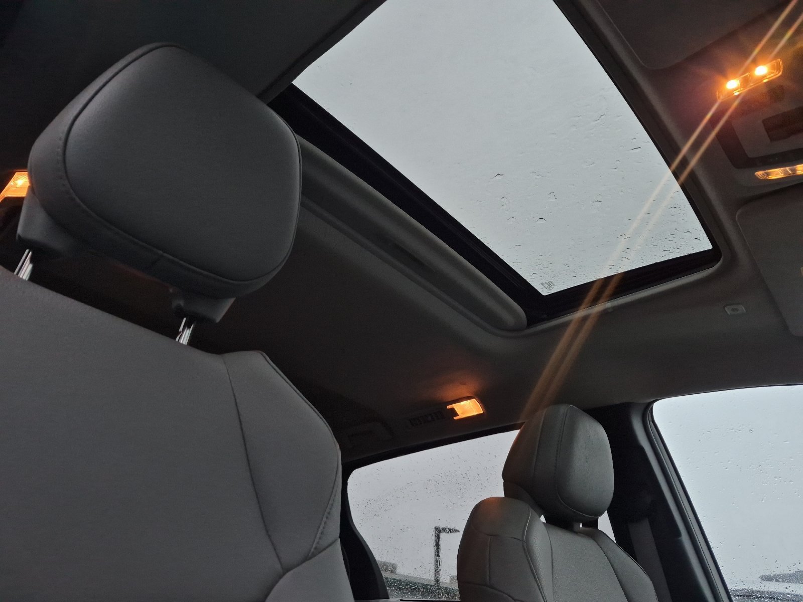 Used 2025 Toyota Sienna XLE FWD image 17