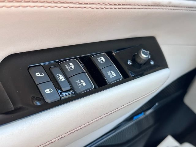Used 2023 Jeep Grand Wagoneer 4WD image 17