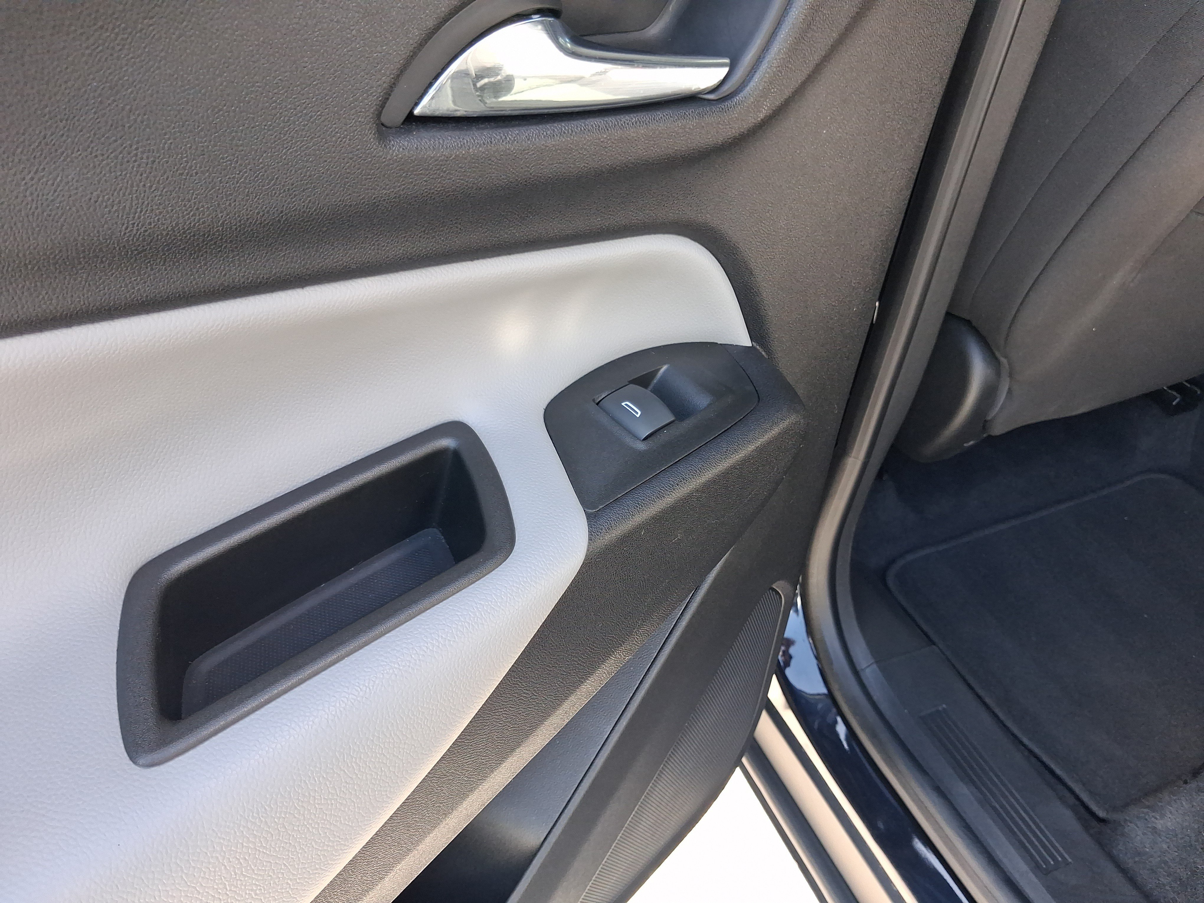 Used 2020 Chevrolet Equinox LT FWD image 26