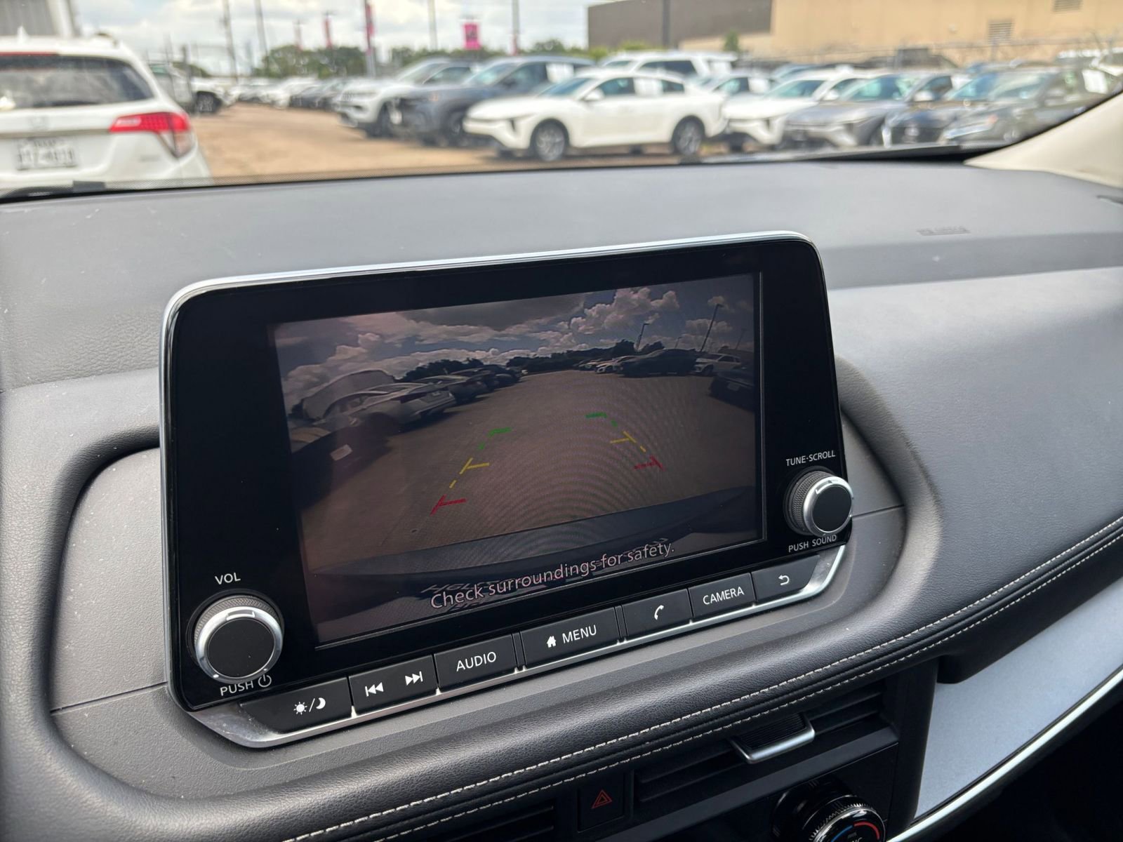 Used 2025 Nissan Rogue SV FWD image 25