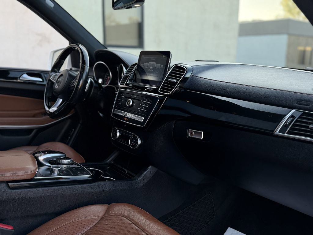 Used 2018 Mercedes-Benz GLS 550 4MATIC image 30