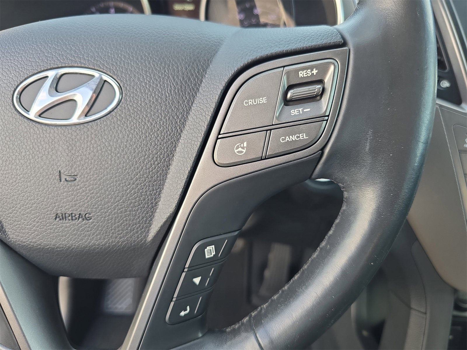 Used 2014 Hyundai Santa Fe Limited w/ Ultimate Package 07 image 25