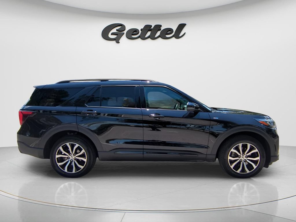 Used 2025 Ford Explorer ST-Line AWD/4WD image 4
