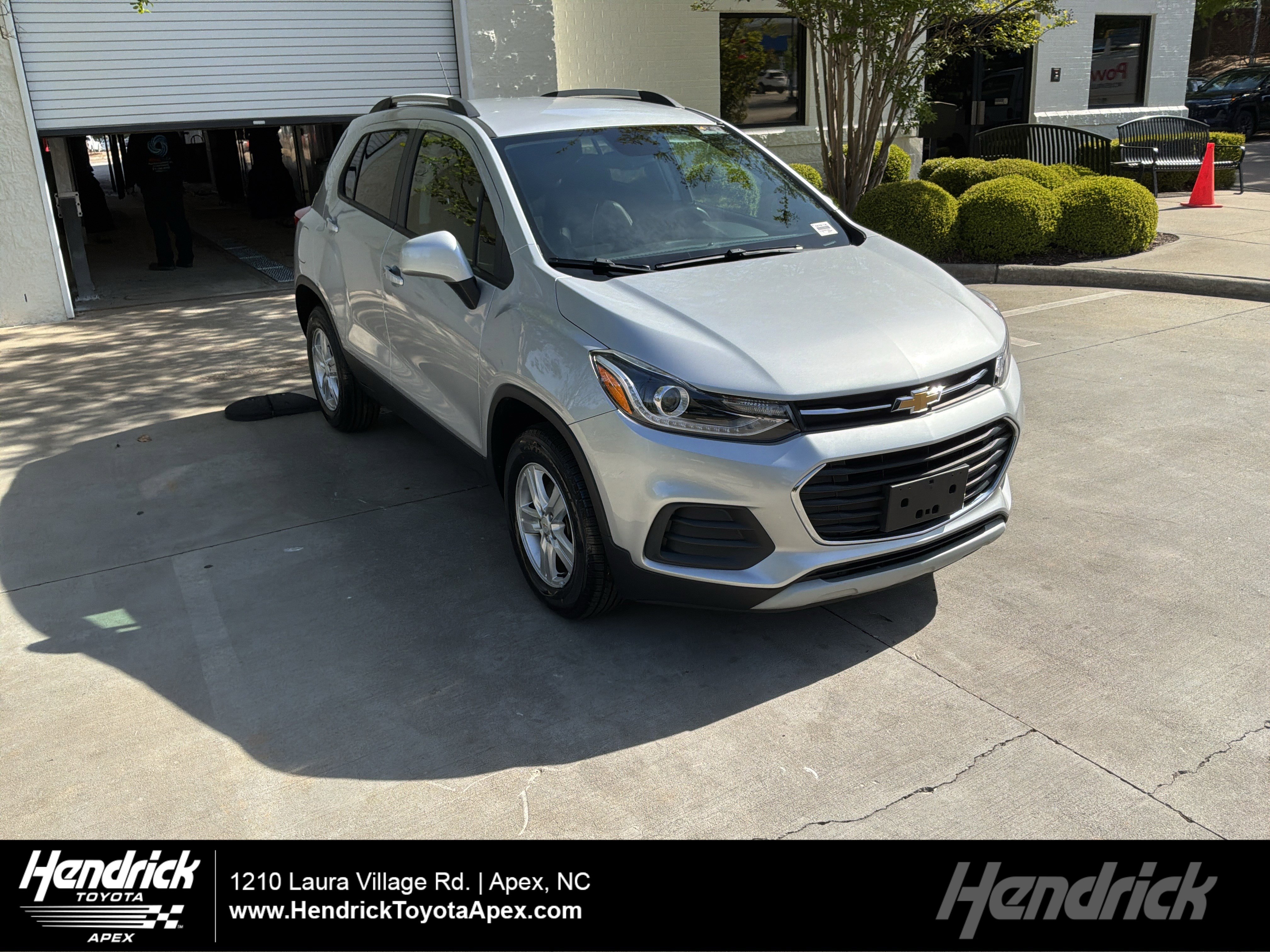Used 2021 Chevrolet Trax LT w/ Driver Confidence Package image 1