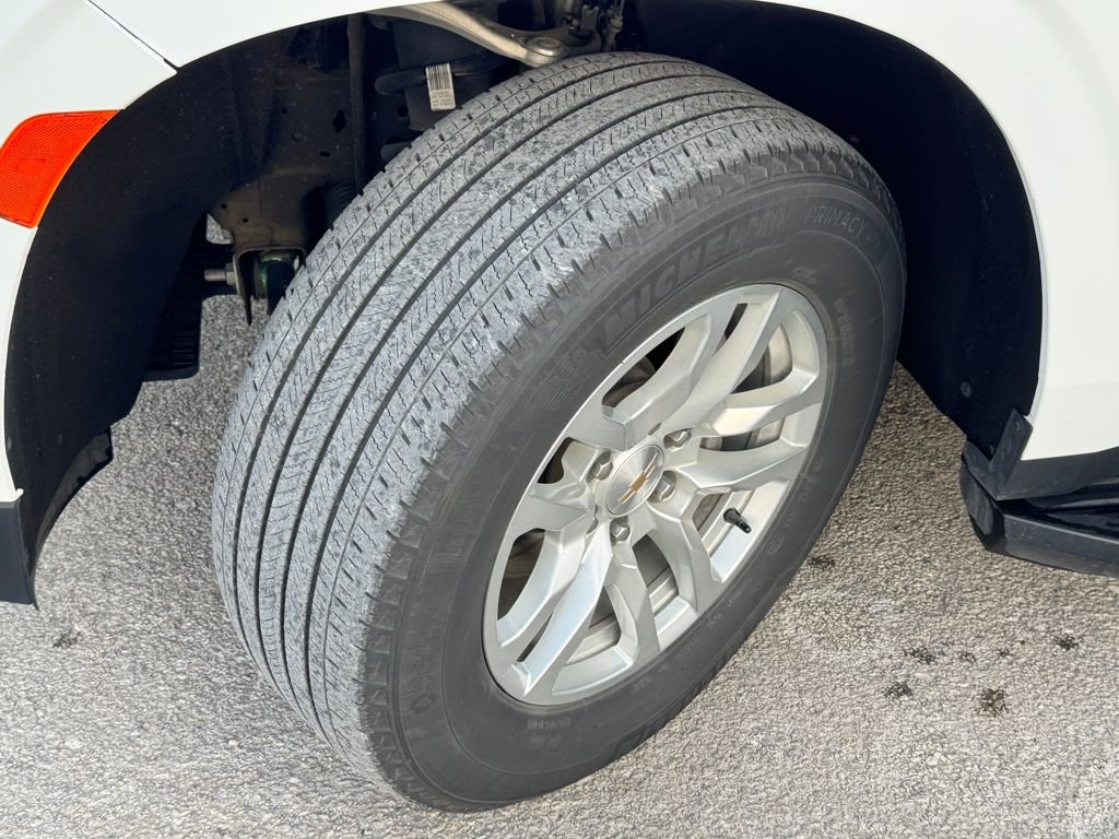 Used 2024 Chevrolet Suburban LT image 36