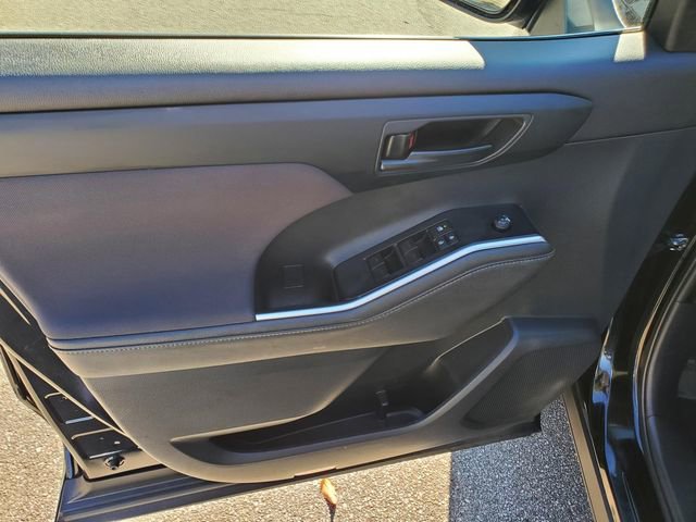 Used 2024 Toyota Highlander LE image 14