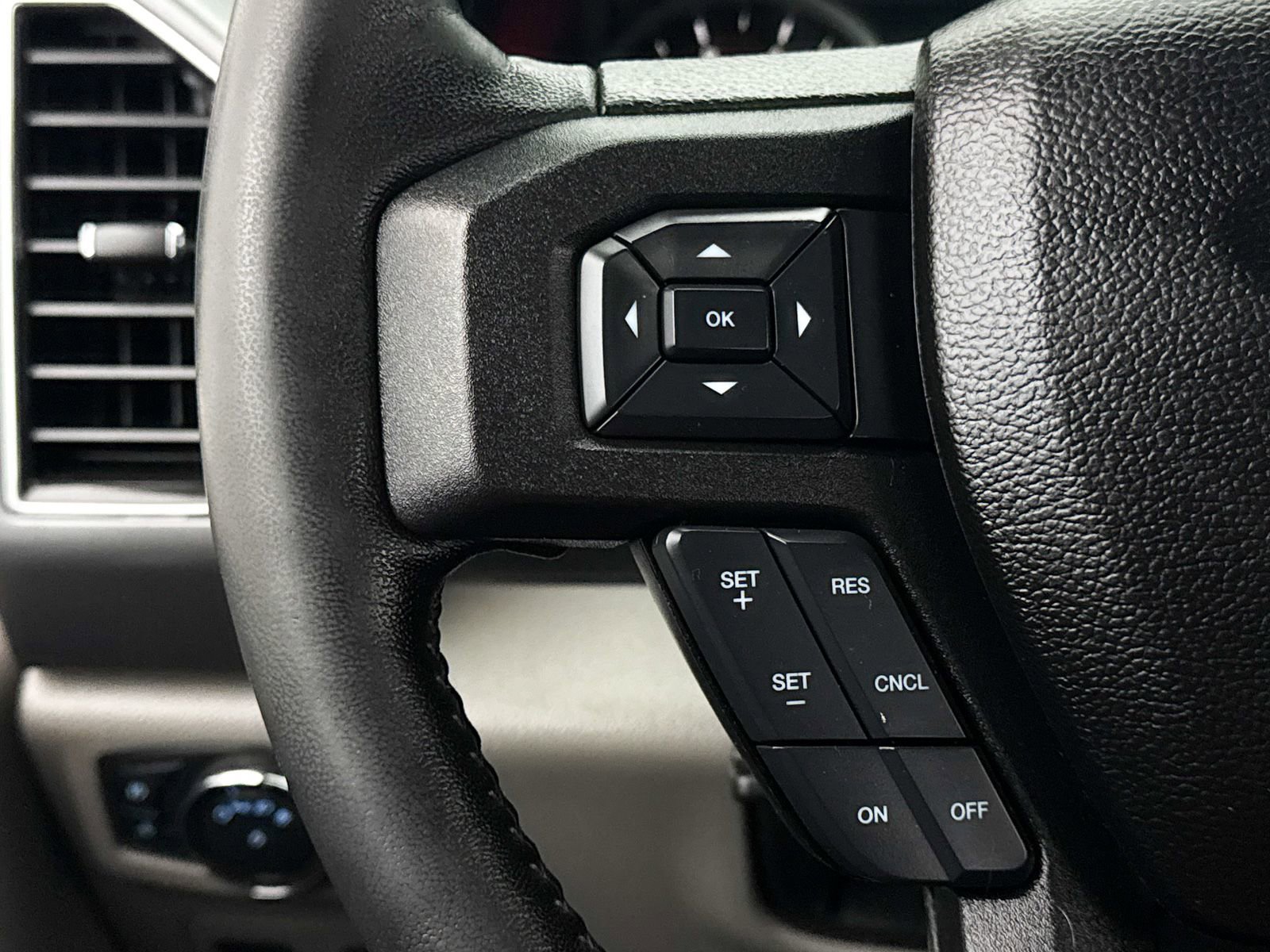 Used 2018 Ford F150 XLT w/ Equipment Group 302A Luxury AWD/4WD image 31
