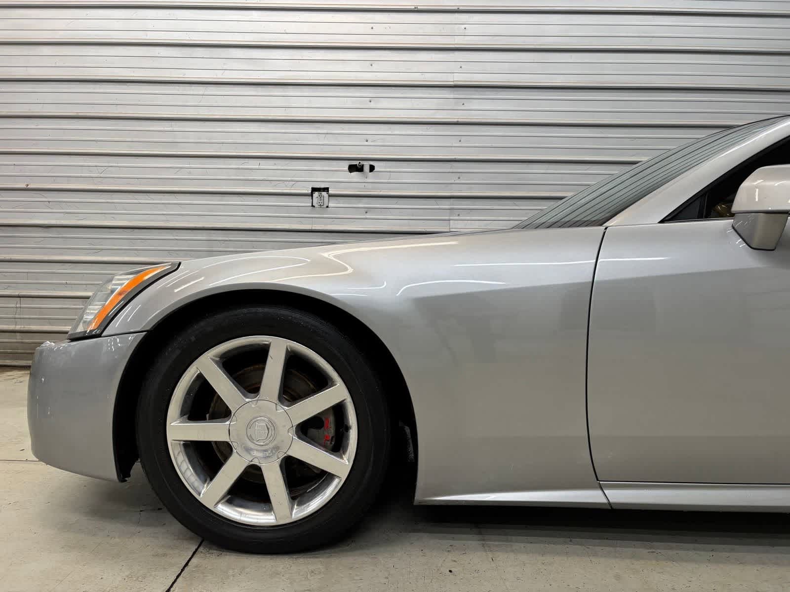 Used 2005 Cadillac XLR RWD image 4