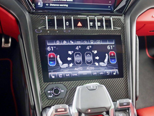 Used 2022 Lamborghini Urus AWD/4WD image 30