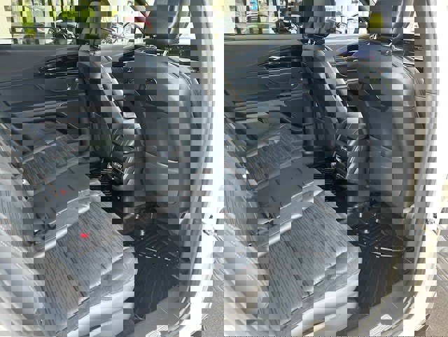 Used 2024 Lincoln Nautilus Reserve w/ Equipment Group 202A image 14