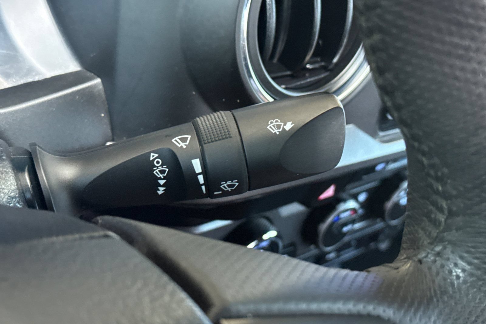 Used 2020 Toyota Tacoma SR5 AWD/4WD image 38