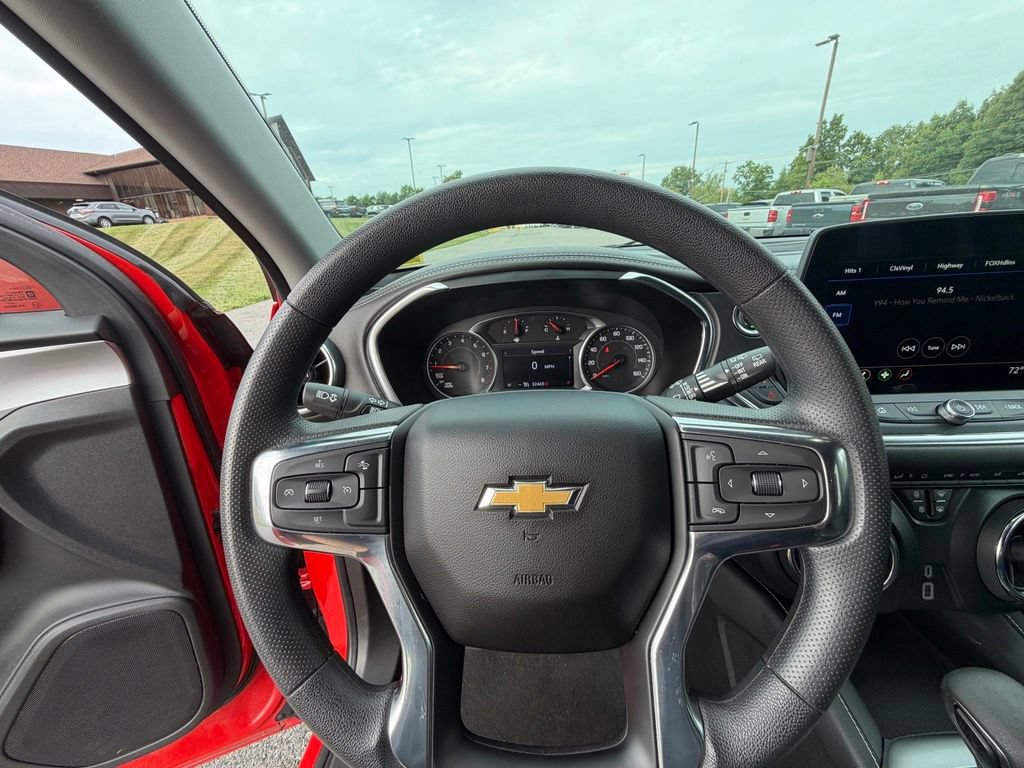 Used 2025 Chevrolet Blazer LT AWD/4WD image 28
