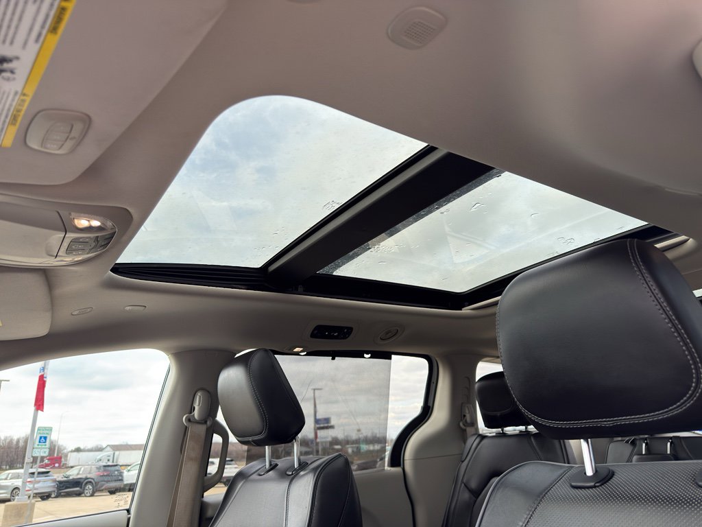 Used 2020 Chrysler Pacifica Limited w/ Advanced Safetytec Group image 12