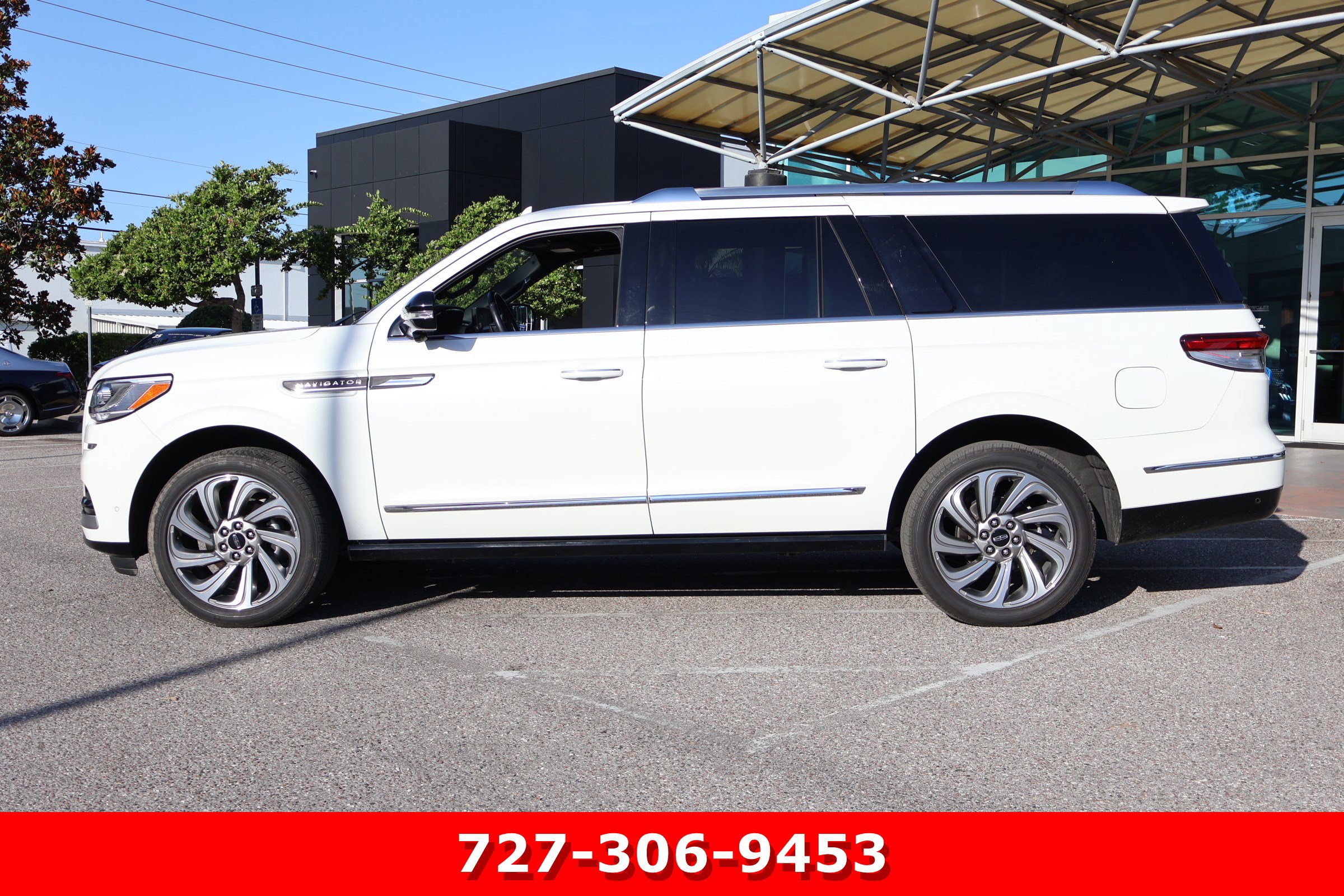 Used 2023 Lincoln Navigator L Reserve RWD image 6