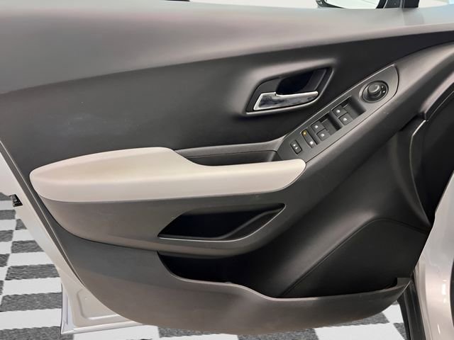 Used 2021 Chevrolet Trax LT w/ Premium Seat Package image 15