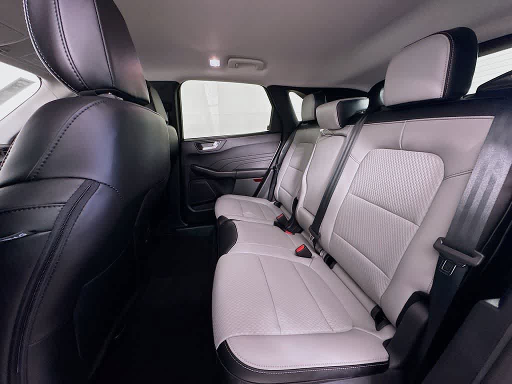 Used 2025 Ford Escape SE FWD image 13